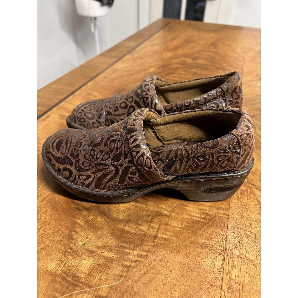 Boc Born Concept Women's Size 7.5 Brown Suede Clog Shoes BC8633 Nursing Comfort